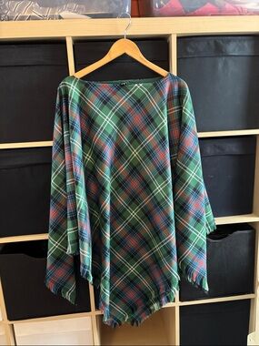 Strathmore Scottish Wool Tartan Plaid Fringe Poncho in Green and Blue